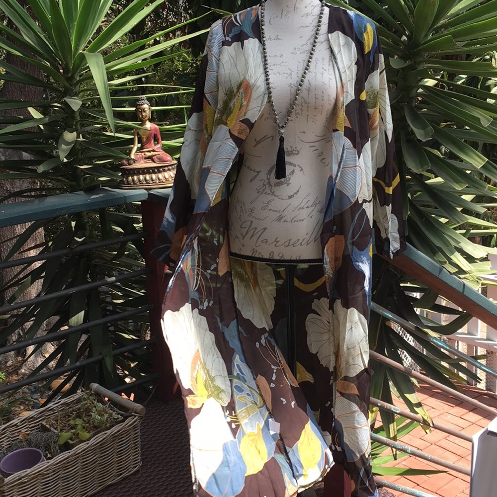 New! Floral K I M O N O - Picture 2 of 8